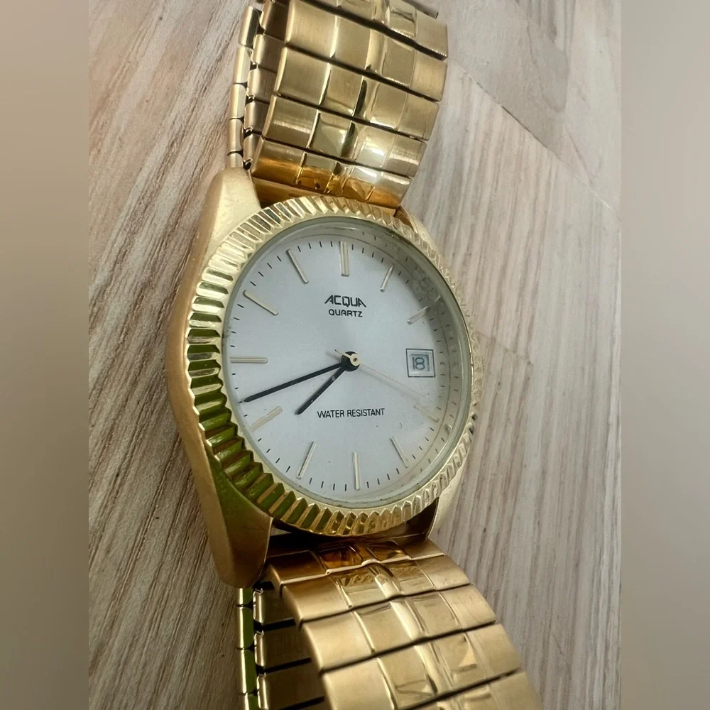 Acqua mens gold tone classic dress watch NEW BATTERY